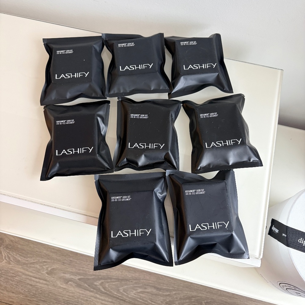 New LASHIFY Bundle: Set of 8 Fluffy Starburst Stardust Gossamers Lashes